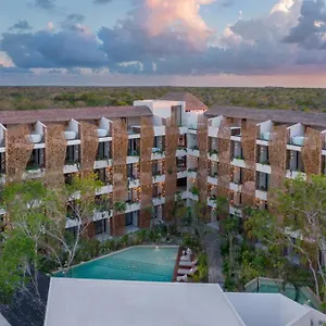 stunning-studio-with-rooftop-and-private-jacuzzi.quintano-roohotels.com/